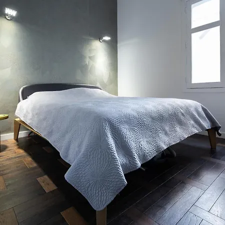 Apartment 110 M2 Golden Square, Renovated, 20metres Croisette, Parking Private *